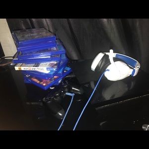 PS4 with controller Nd headset 20+ games